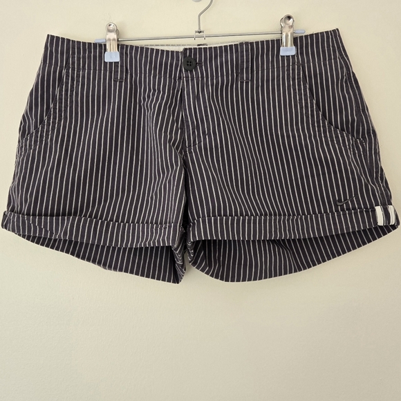VTG NIKE Women's Vertical Striped Shorts 12 - Picture 1 of 6